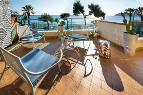 Luxury Beachfront Apartment Taormina Pool and Parking, Taormina